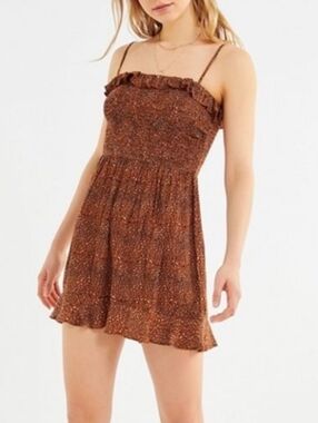 URBAN OUTFITTERS LEOPARD PRINT RUFFLE MINI DRESS. SIZE: SMALL